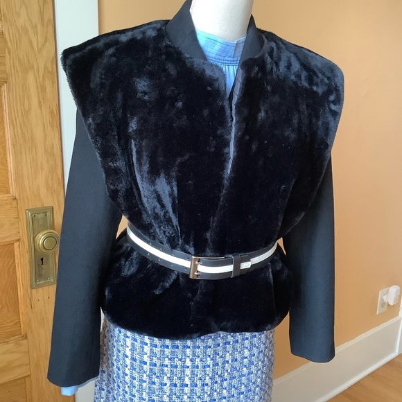 VINTAGE Black Faux Fur Cropped Vest Size XL - Picture 3 of 13